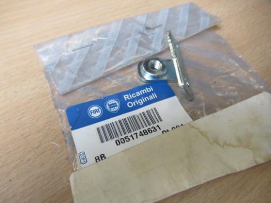 51748631 Beugel dakdrager