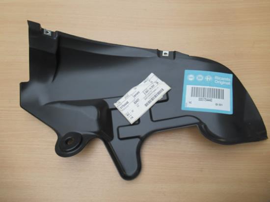 51754440 Beschermplaat wielkuip linkerzijde