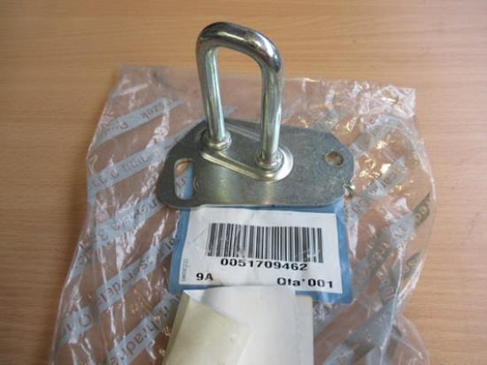 51709462 Vangplaat achterbank rechterzijde