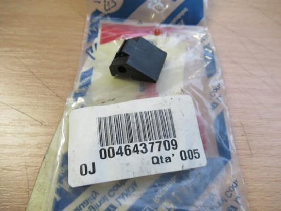 46437709 Steun voor tankklep