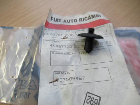 46467730 Plug motorkapbekleding M5