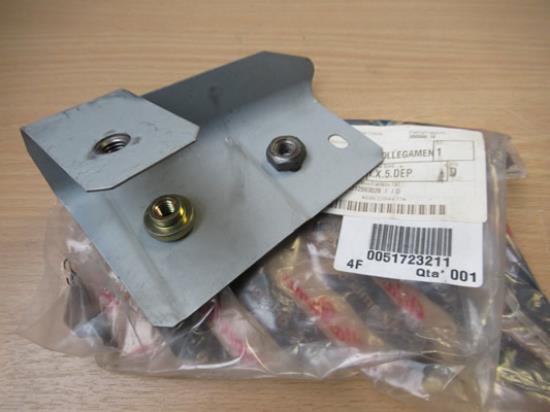 51723211 Beugel carrosserie voorzijde rechts