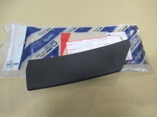 714148808 Stootstrip rechtsvoor