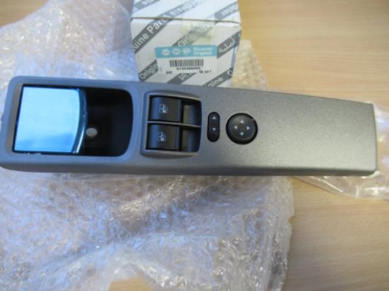 735386295 Raamschakelaar linker voorzijde