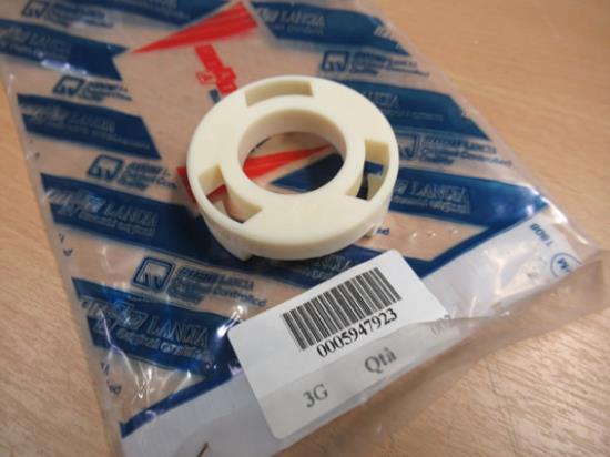 5947923 Afstandstuk schokbreker