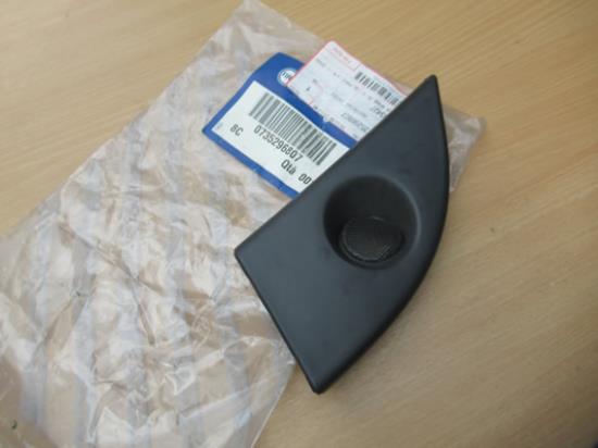 735296807 Sierstuk spiegel met speakerkap linkerzijde