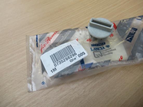 735298296 Plug veiligheidsgordel