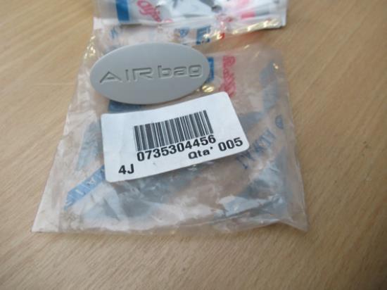 735304456 Airbag plug