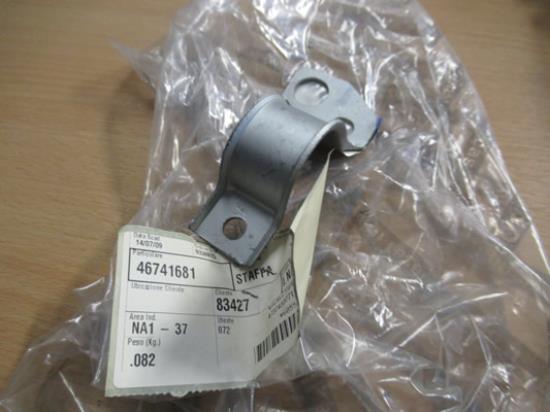 46741681 Beugel torsiestang linksvoor