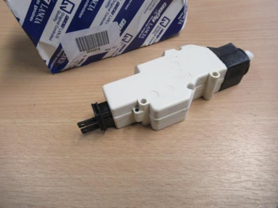 5954519 Portiervergrendeling elektrisch achterzijde