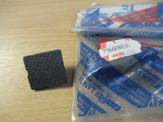 716608636 Plug linkerzijde kofferbak