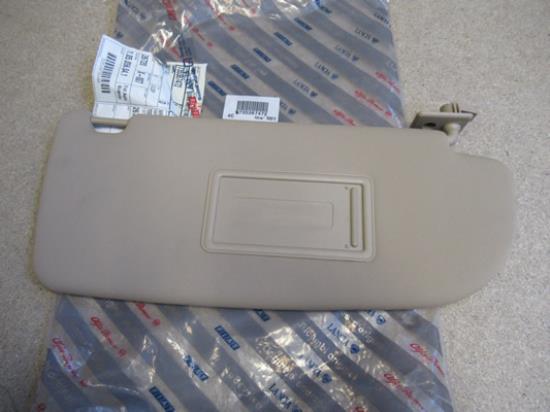 735367472 Zonneklep rechterzijde