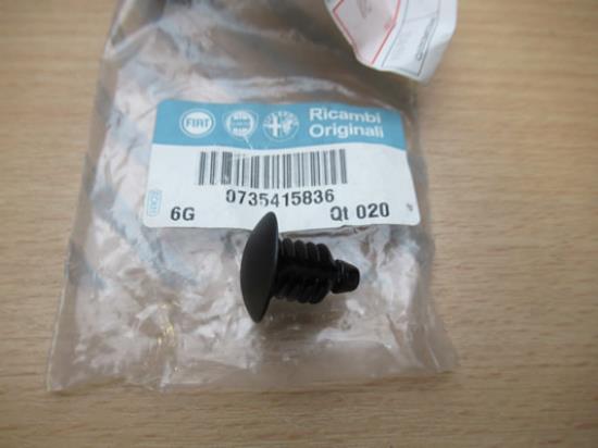 735415836 Plug
