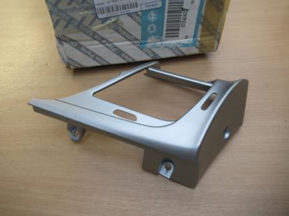 735424031 Sierstuk venturi rechterzijde dashboard