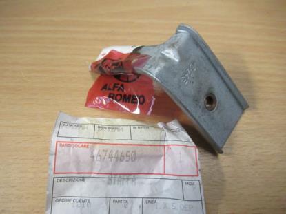 46744650 Beugel voorscherm rechterzijde