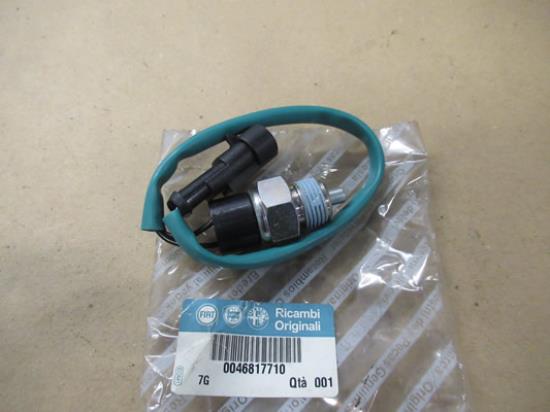 46817710 Achteruitrijschakelaar