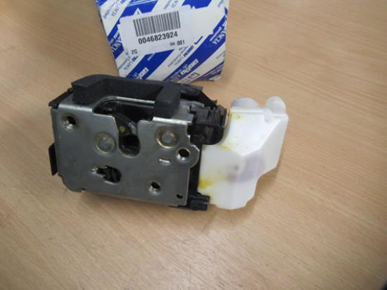 46823924 Slot deur linker voorzijde