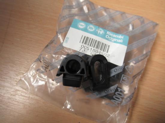 51804502 Klem motorkap