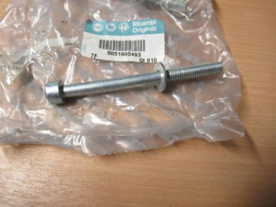 51805493 Bout met ring M8X90