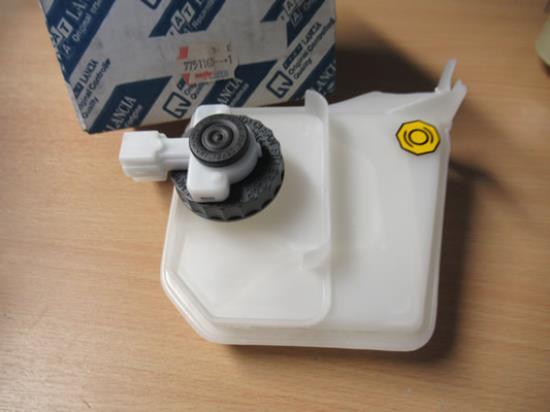 7751165 Reservoir remvloeistof