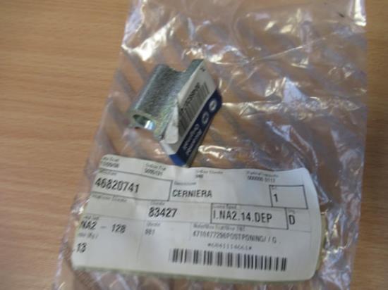 46820741 Scharnier deur linkerzijde