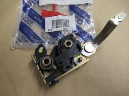 46994590 Achterbank vergrendeling linkerzijde