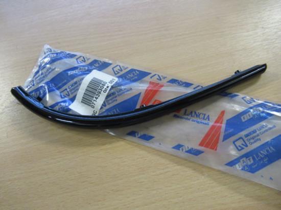 714393080 Sierstuk voorbumper rechterzijde