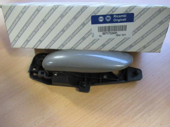 71732451 Deurgreep linker voorzijde