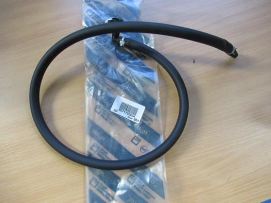 71732934 Slang ruitensproeierpomp