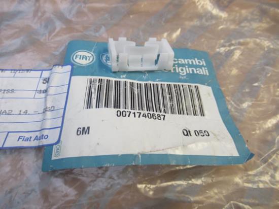 71740687 Clip daklijst