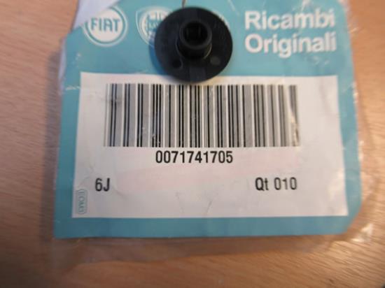 71741705 Plug