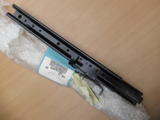 55701702 Buitenste geleiding stoel linker voorzijde