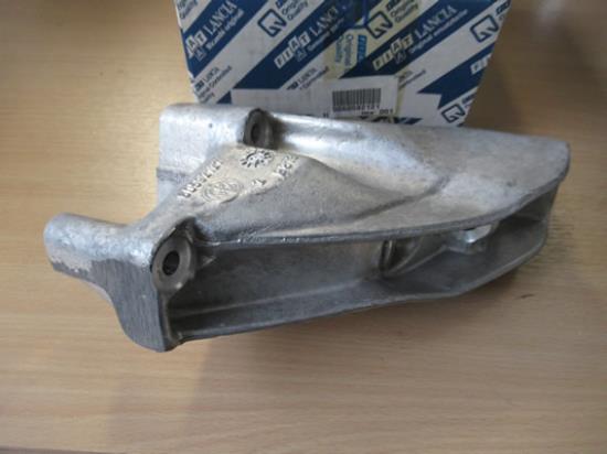 60592121 Motorsteunhouder