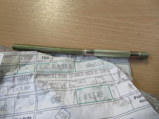 60665570 Afstandstuk M8