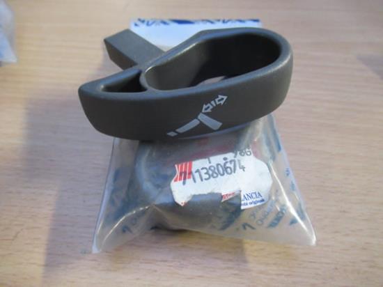 711380674 Hendel stoel rechterzijde