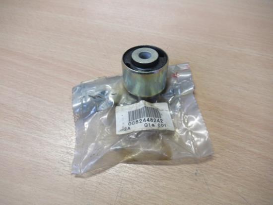 82448242 Bus motorsteun