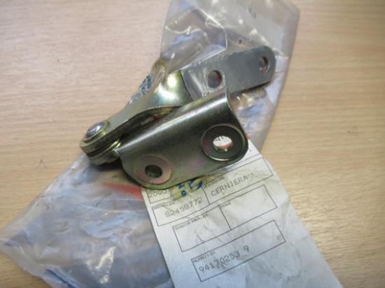 82458772 Scharnier kofferbak linkerzijde