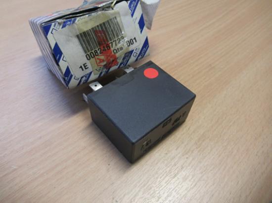 82467723 Relais centrale deurvergrendeling