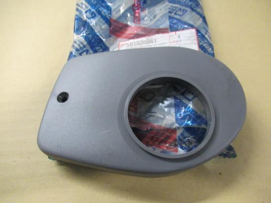 181926661 Sierstuk voorstoel rechts