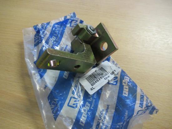 46785007 Scharnier deur rechterzijde