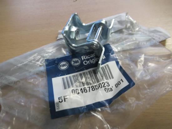 46785023 Scharnier achterklep