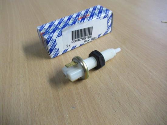 46785168 Remlichtschakelaar M12x1.5