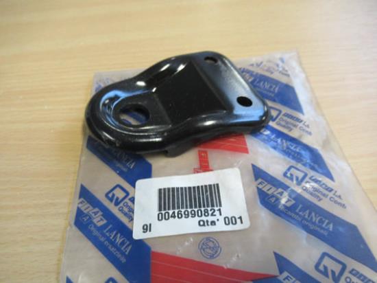 46990821 Bevestiging achterbank