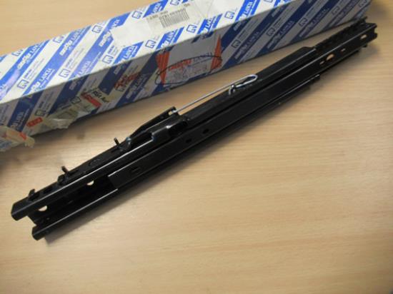 46991820 Stoelgeleiding rechter voorzijde