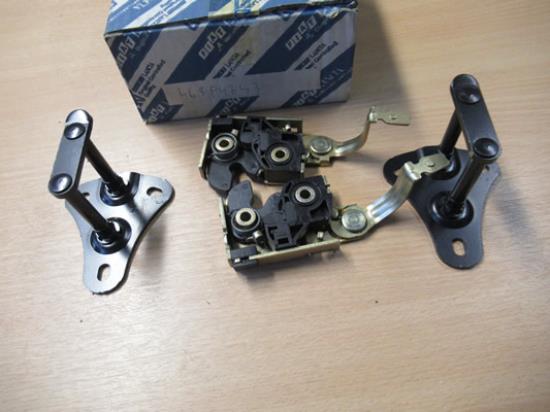 46994743 Achterbank vergrendeling