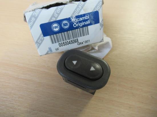 50045068 Schakelaar stoel voorzijde