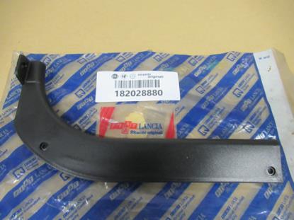 182028880 Sierlijst linkerzijde tapijt