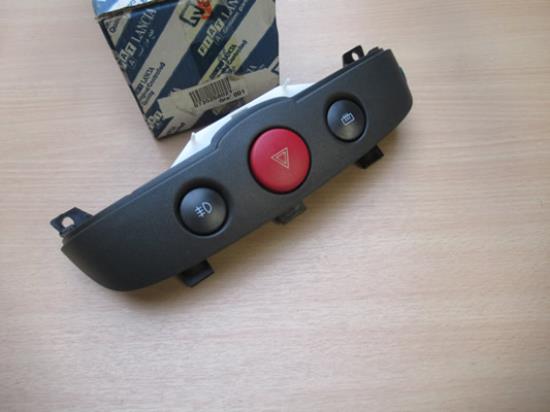 735268021 Bedieningspaneel middenconsole