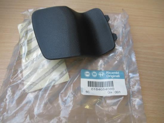 184684080 Plug stoel rechter voorzijde