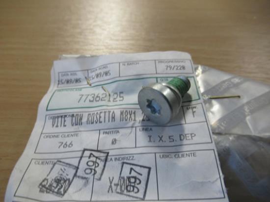 77362125 Bout met ring